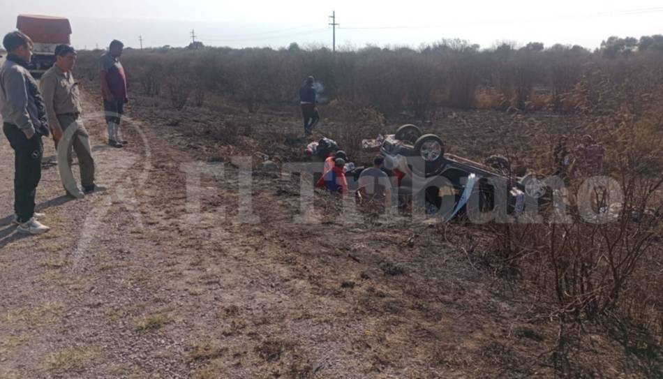 Tres salteños resultaron heridos tras el vuelco de una camioneta en la ruta 34 en Santiago del Estero 
