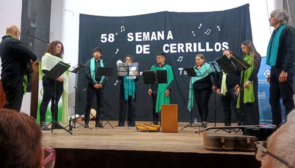 El "II Encuentro Coral" llenó de música y aplausos al viejo cine municipal de Cerrillos- El "II Encuentro Coral" llenó de música y aplausos al viejo cine municipal de Cerrillos