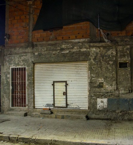 Narcotráfico: Arrojó US$ 65.000 y celulares cuando llegó Gendarmería