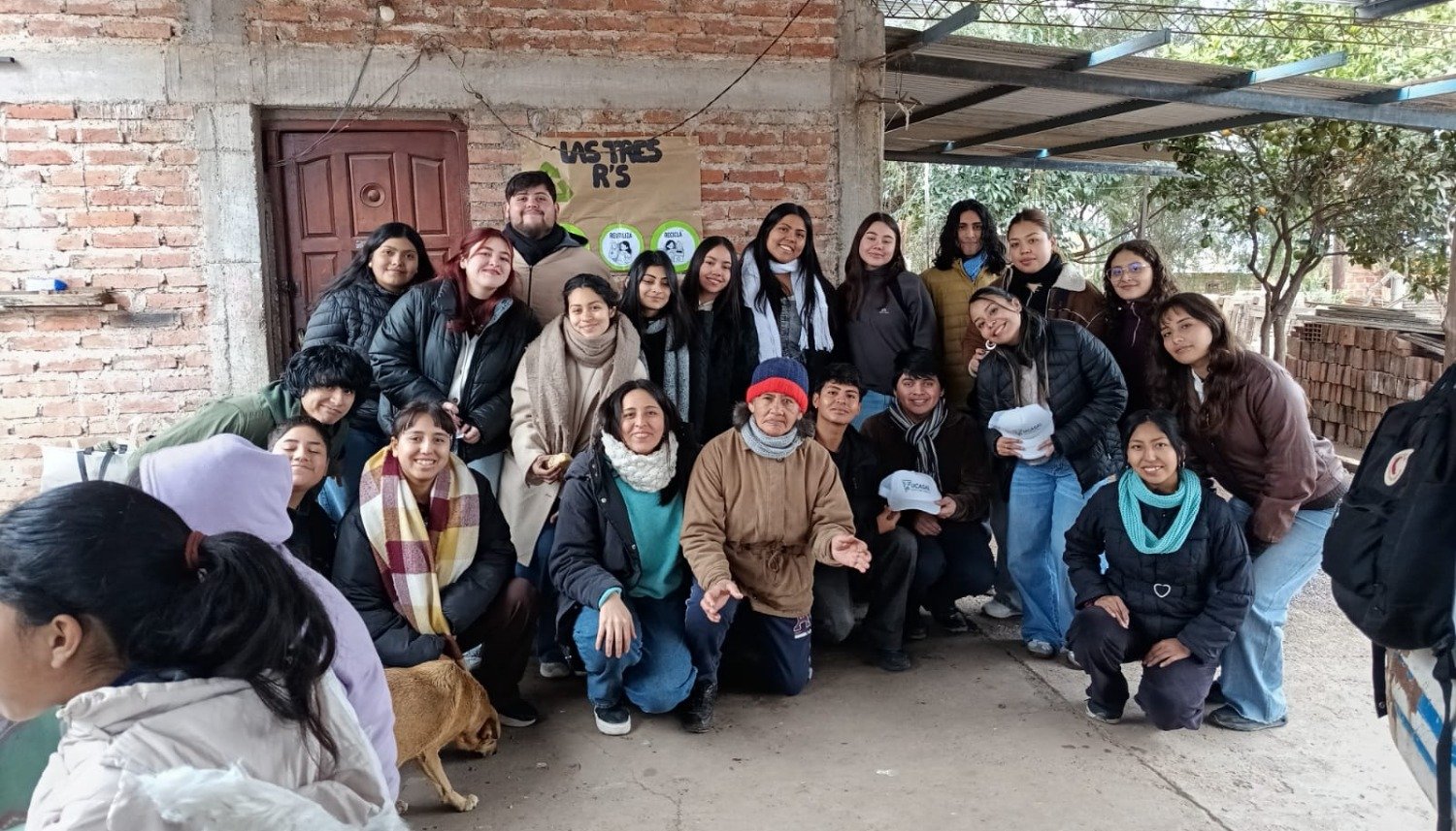 Reciclaje, juegos y conciencia ambiental: UCASAL llevó talleres sustentables a dos barrios de Salta 