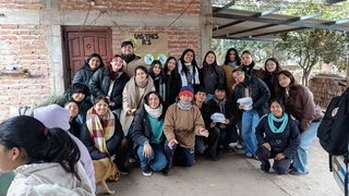 Reciclaje, juegos y conciencia ambiental: UCASAL llevó talleres sustentables a dos barrios de Salta