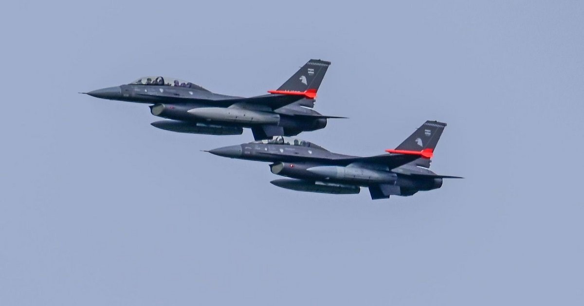 VIDEOS. Los F-16 volvieron a sobrevolar Buenos Aires durante los festejos por el aniversario de la Fuerza Aérea Argenti