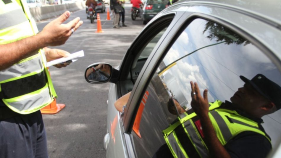 Una adolescente conducía ebria y chocó contra un colectivo