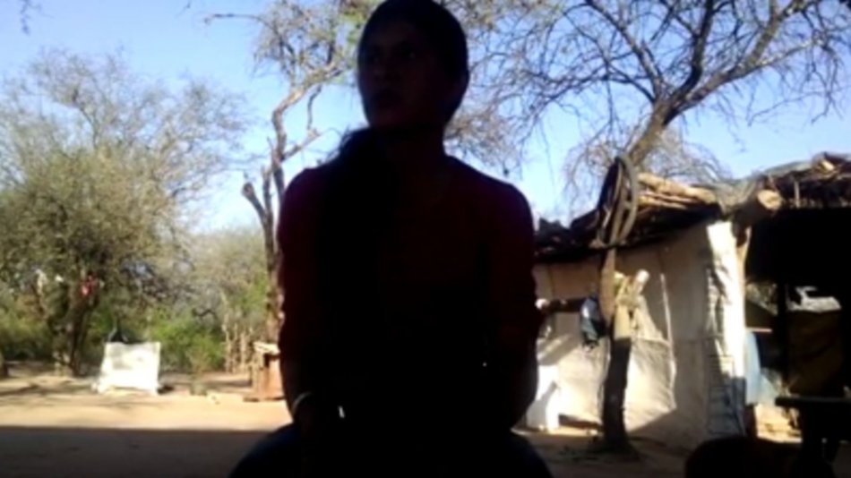 Tuvo a su hijo en el baño de una salita y el bebé murió antes de llegar al hospital