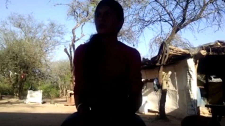 Tuvo a su hijo en el baño de una salita y el bebé murió antes de llegar al hospital