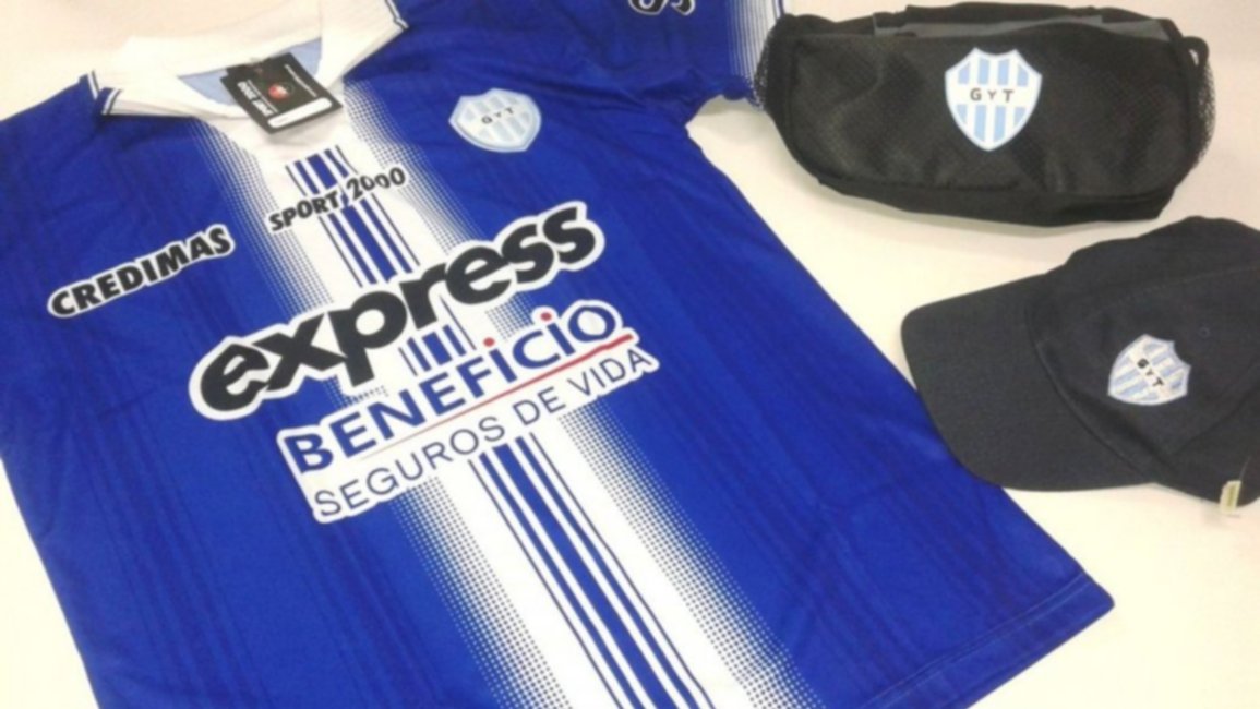 La camiseta de Gimnasia y el bolso deportivo con la gorra ya tienen dueño
