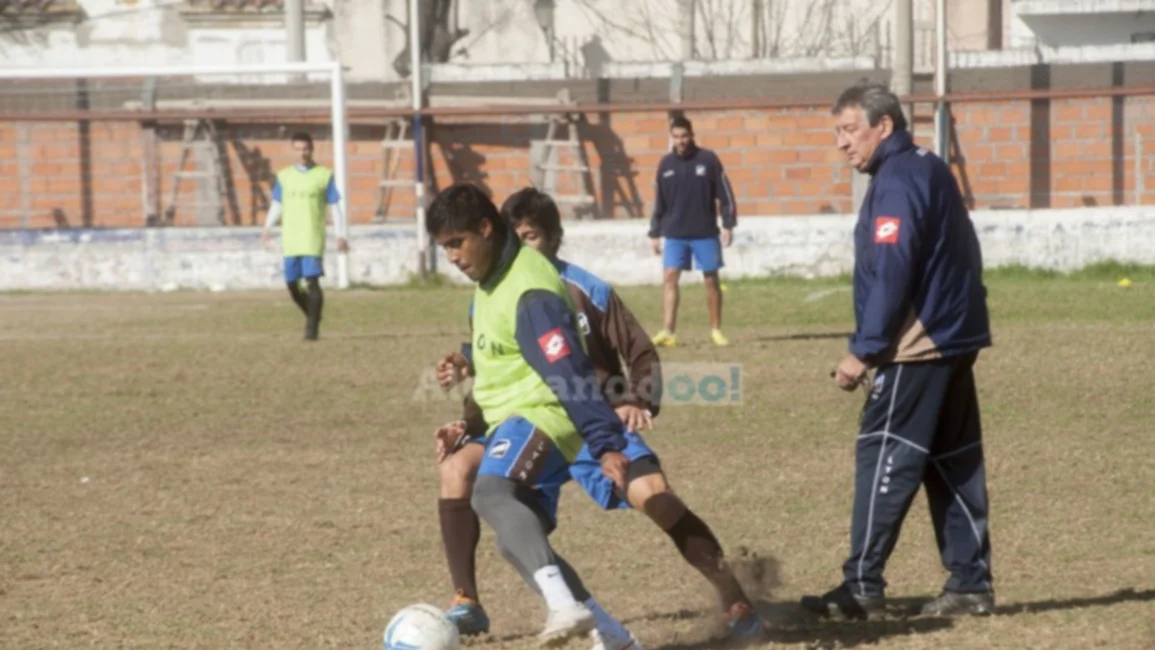 Juventud se abstrae lejos de la ciudad en la previa del clásico con Gimnasia
