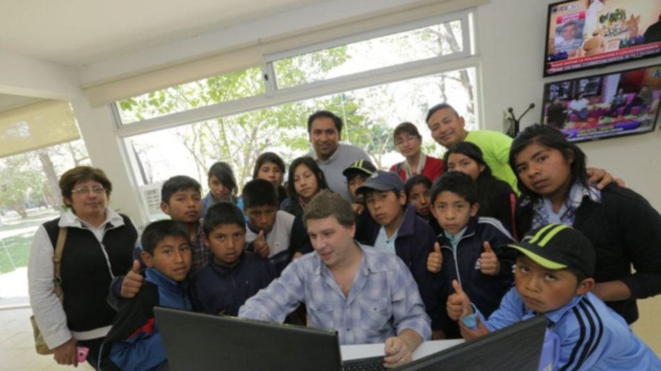 Chicos de Amblayo conocieron cómo se hace un diario