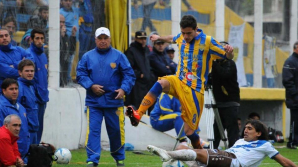 El santo se despertó y lo empató con diez hombres: 1 a 1 con Juventud Unida