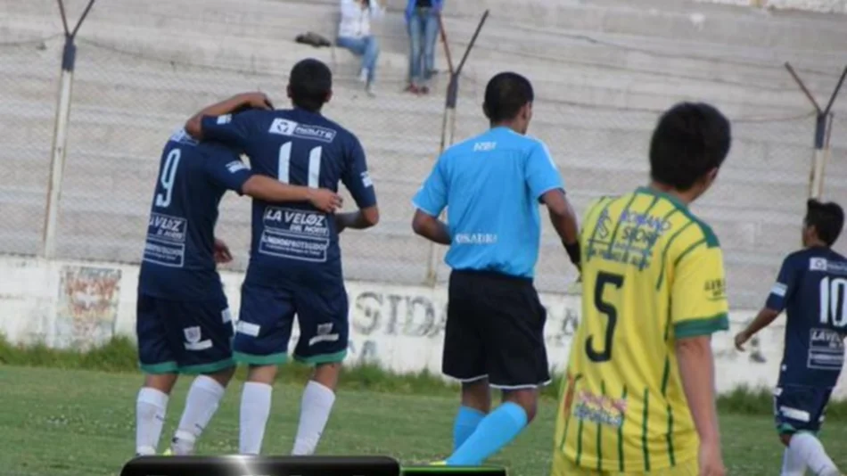Tremenda goleada de Camioneros, que sueña con mantener la categoría