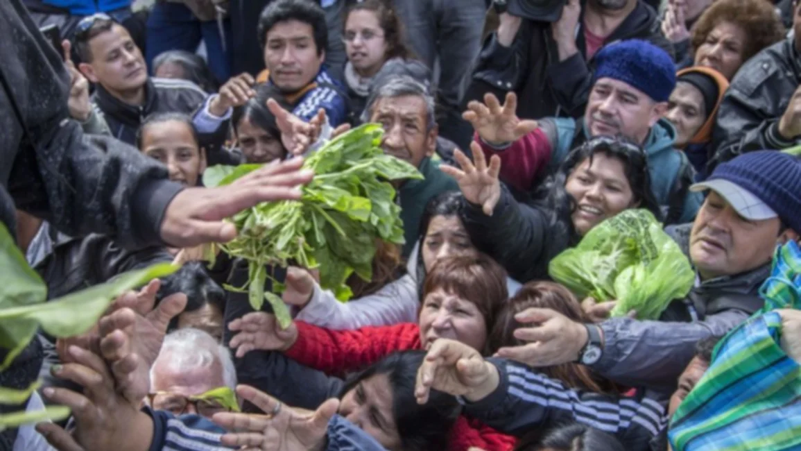 Verdurazo: trabajadores rurales regalaron verduras en Plaza de Mayo
