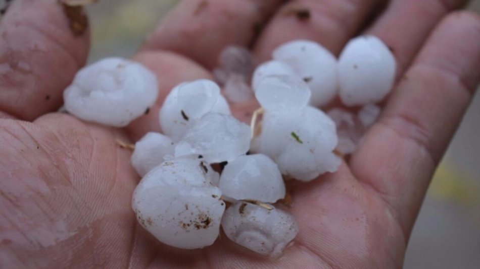 Intensa granizada en Salvador Mazza