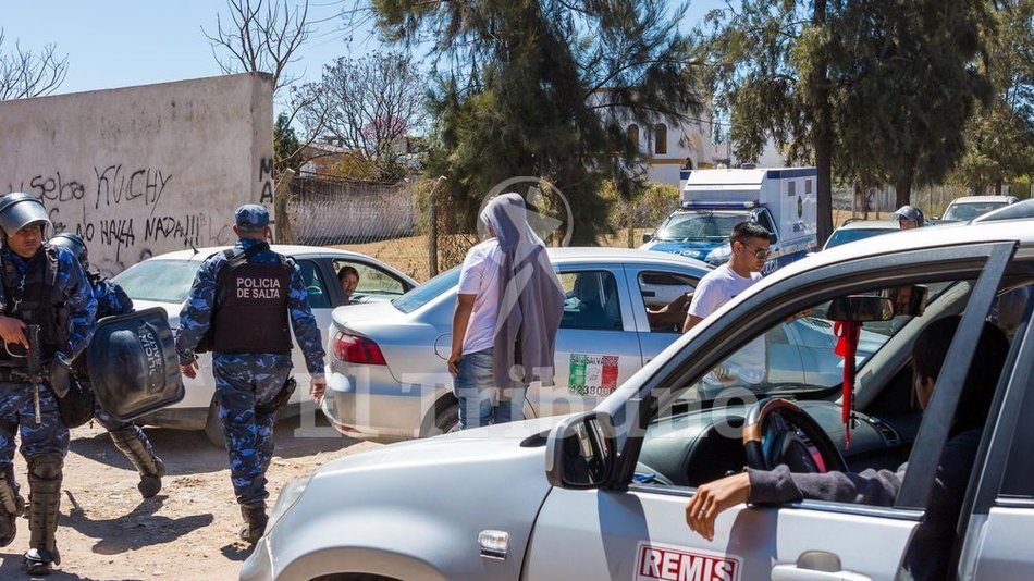 Remises se movilizaron al Grand Bourg y hubo clima de tensión
