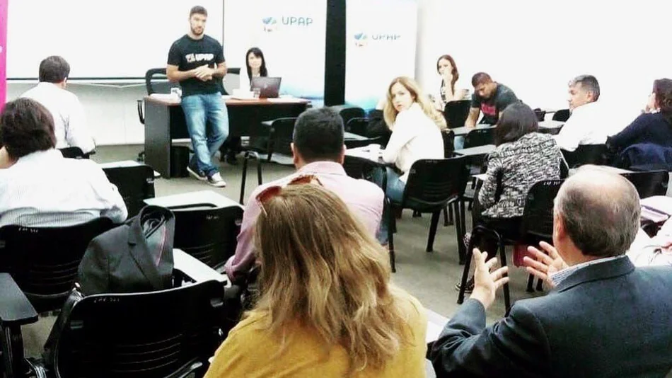 Amplia participación de partidos políticos y sindicatos en un foro sobre Estado Abierto