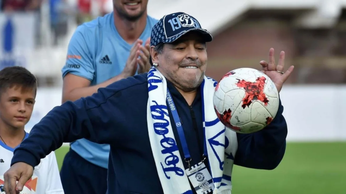 Maradona saludó a López Obrador camino Sinaloa