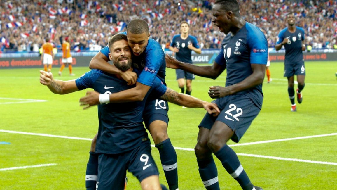 Francia venció a Holanda y manda en su grupo