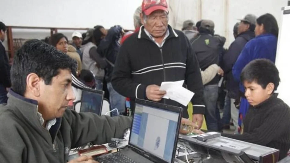 Unos 500 vecinos gestionan documentos gratuitamente