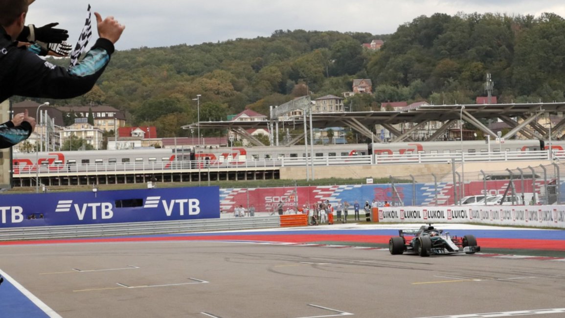 Hamilton dio un gran paso hacia su quinta corona
