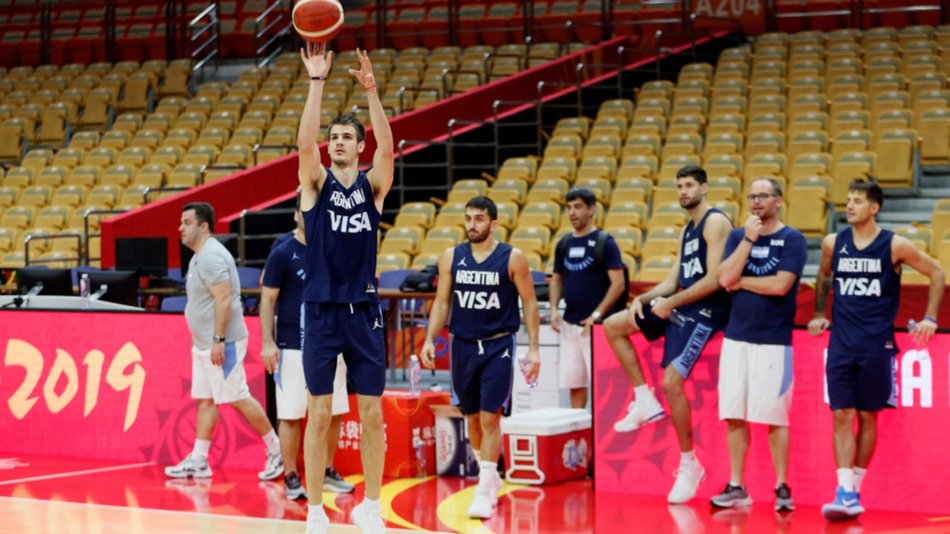 Argentina busca el primer lugar del grupo en el cierre de la fase inicial
