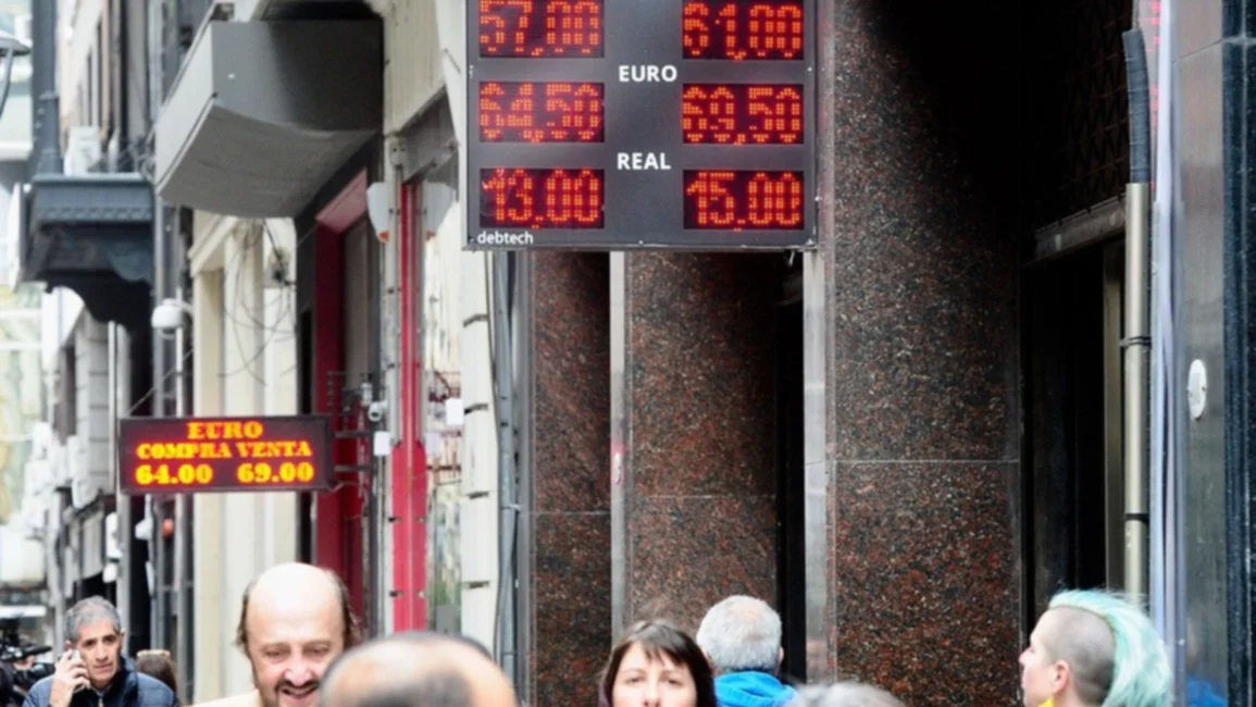 Subieron las acciones, rebotaron los bonos y bajó el riesgo país 