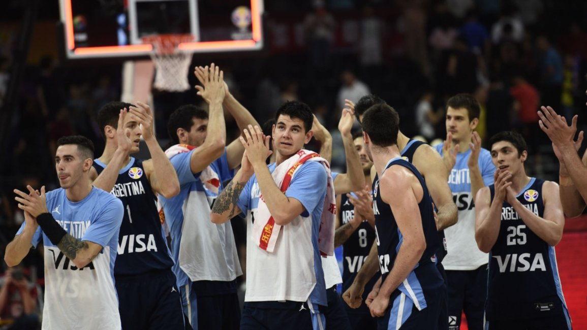 Argentina estiró su invicto y se cruzará con Serbia en cuartos de final