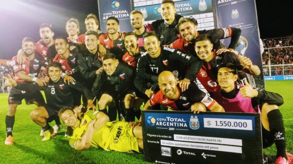 Colón eliminó a Atlético Tucumán en los penales