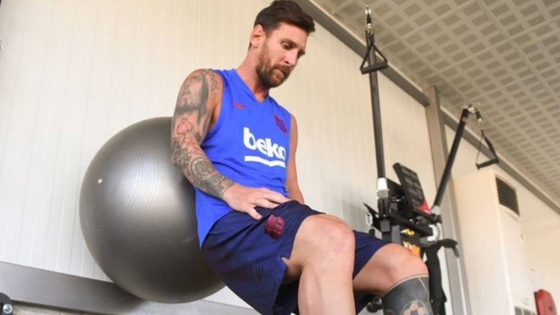 Messi sigue entrenando al margen del grupo en Barcelona