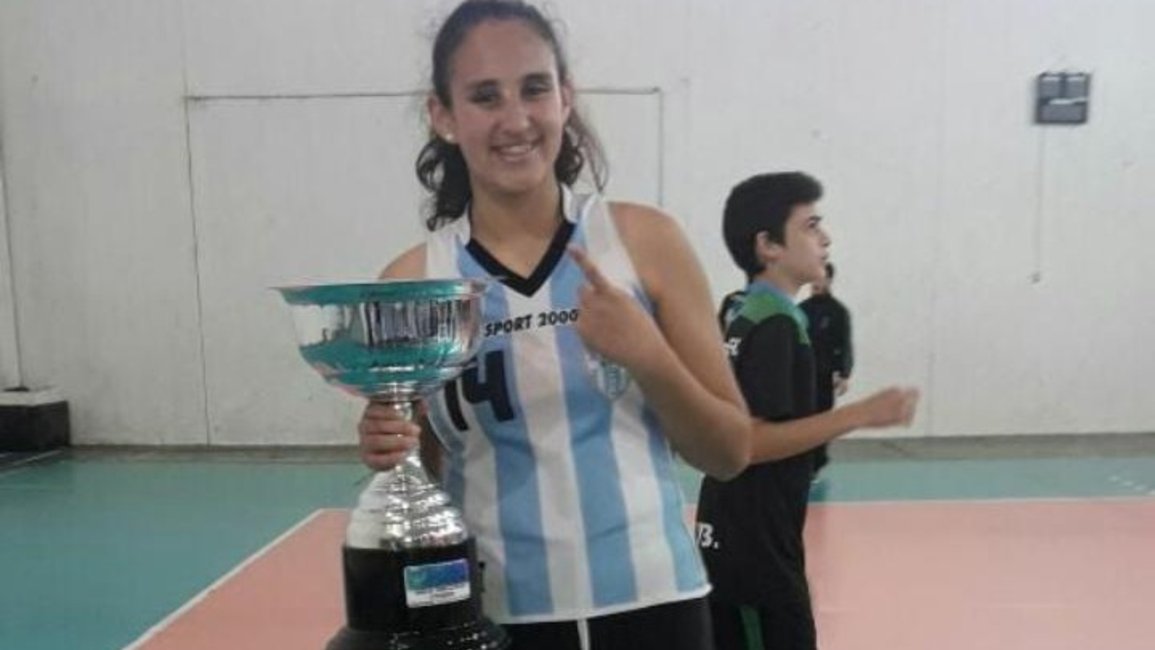 Carlita, la salteña que se prende a la Selección de vóley