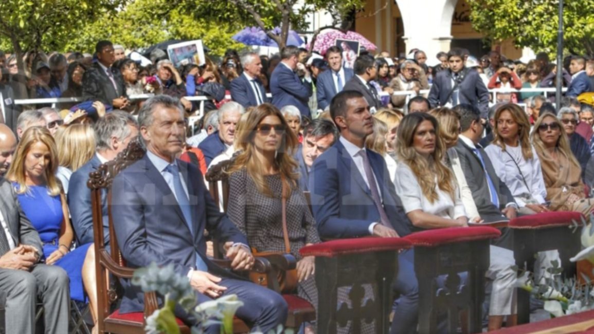 Tras la polémica y con Macri presente, se celebró la útima misa del Triduo