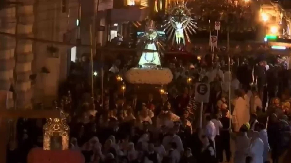 En vivo. Así es el regreso de las imágenes del Milagro a la Catedral