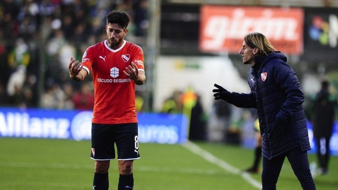 Beccacece separó de plantel a Pablo Pérez y Nico Domingo