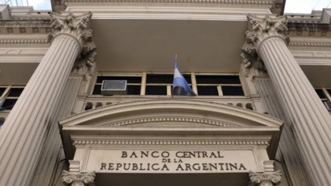 El Banco Central adecuó la meta de base monetaria y subió a 78% la tasa de interés de referencia
