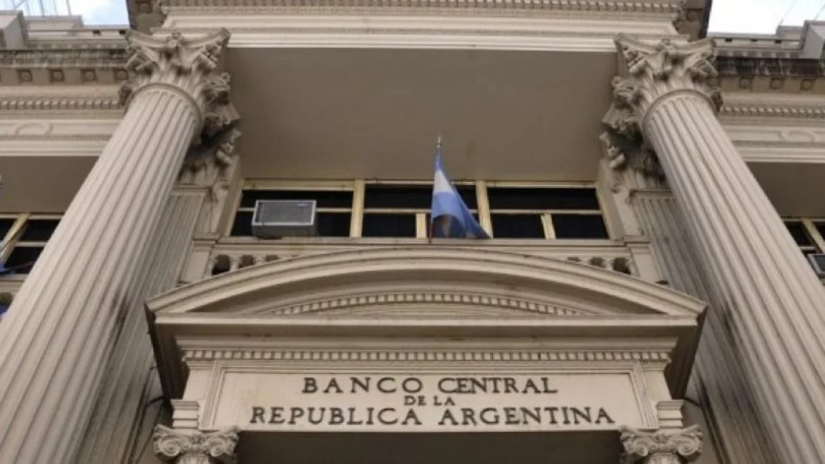El Banco Central adecuó la meta de base monetaria y subió a 78% la tasa de interés de referencia
