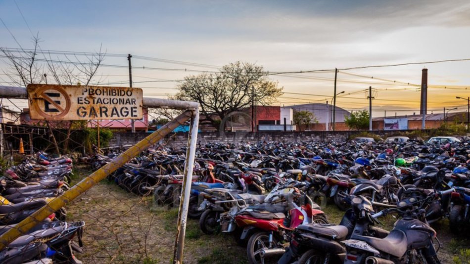 Para desocupar los canchones rematan 746 motocicletas