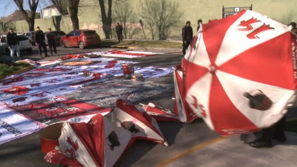 Habría un giro político por los barras de River