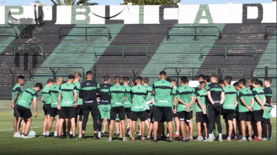 Con el debut de De Paoli, Chicago busca su primer triunfo