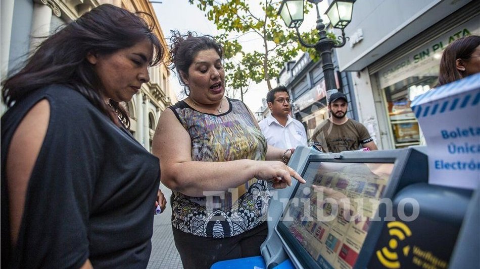 Encendido lento de la máquina de voto por la cantidad de candidatos