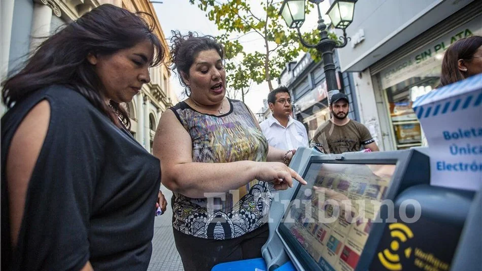 Encendido lento de la máquina de voto por la cantidad de candidatos