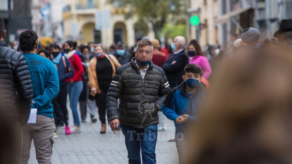 Más de 400 personas multadas por circular sin autorización o por no utilizar el barbijo