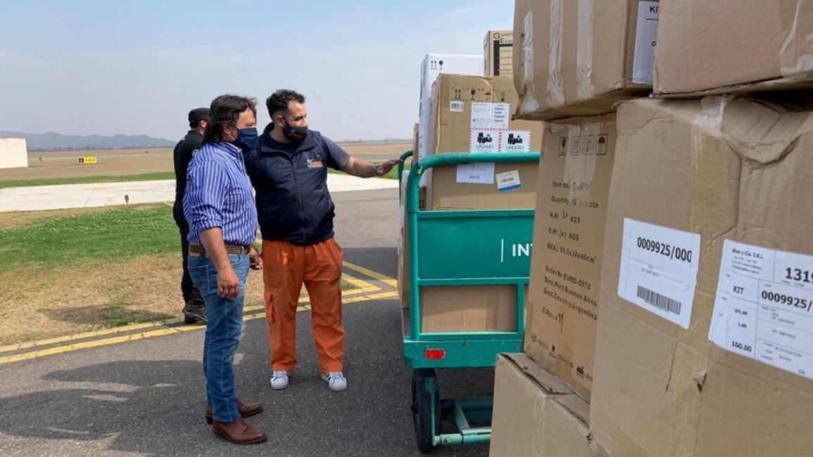 Llegaron 21 profesionales, respiradores y reactivos para Orán, enviados por Nación