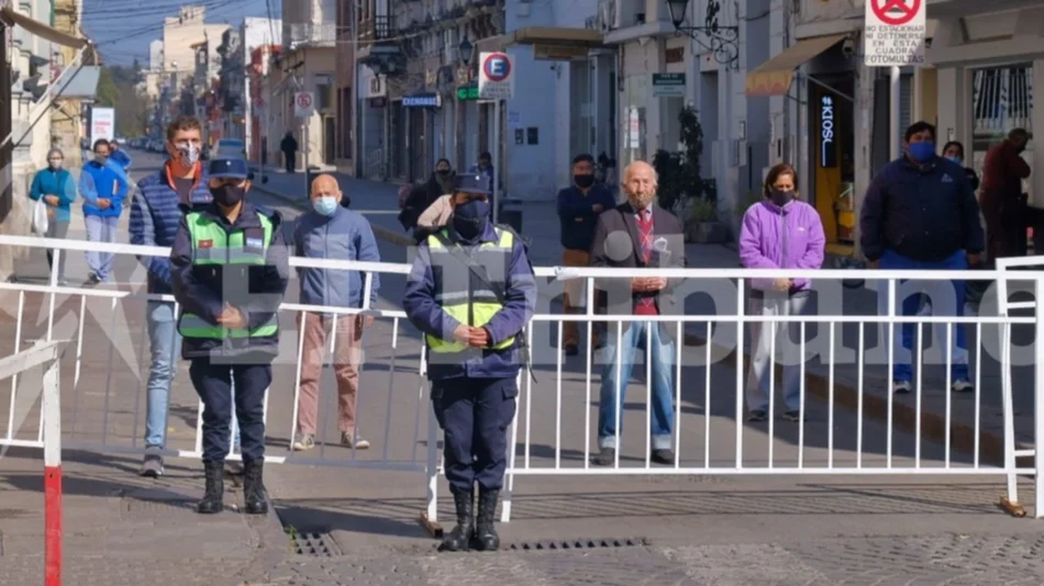 Con gran presencia policial en las calles,  evitan la llegada de fieles a la Catedral