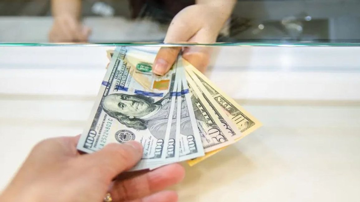 Cepo: el dólar blue tocó los $145 y el dólar ahorro superó los $131 
