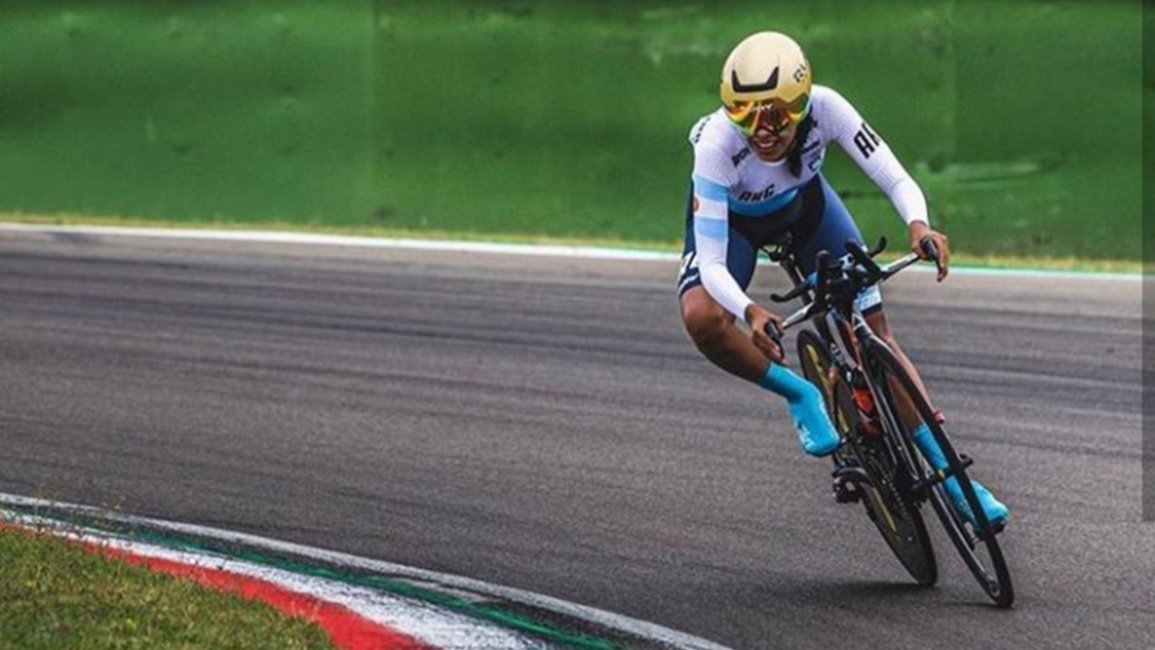 Fernanda Yapura va por la prueba de fondo en el Mundial