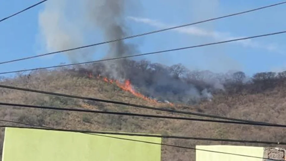 Causa preocupación un incendio cerca de la Universidad Católica, de Castañares y de un loteo