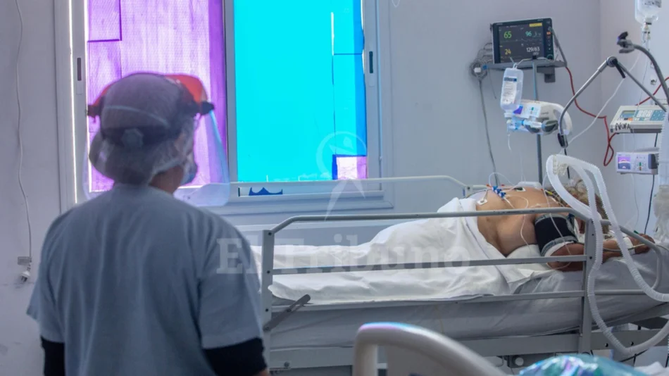 FOTOS. Terapia intensiva por dentro: la  lucha de los  pacientes y el  pedido médico
