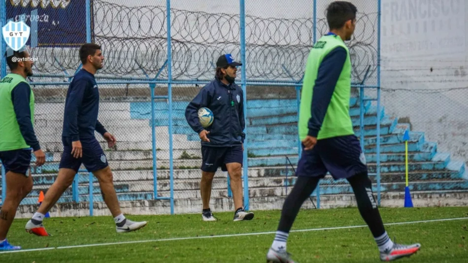 Forestello cambiaría la táctica en Santa Fe