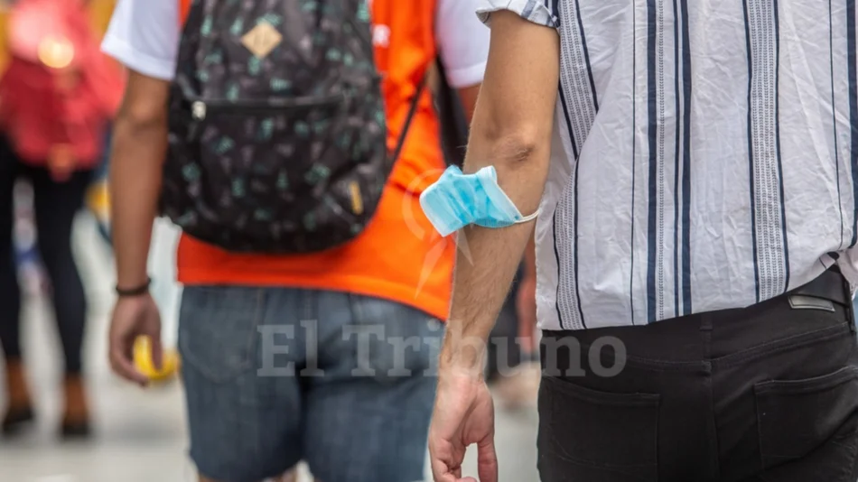 Barbijos y topes para reuniones sociales siguen vigentes en Salta
