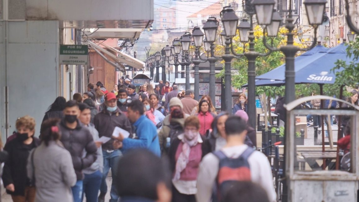 VIDEO Pese al feriado decretado por el Presidente, el comercio funciona con normalidad 
