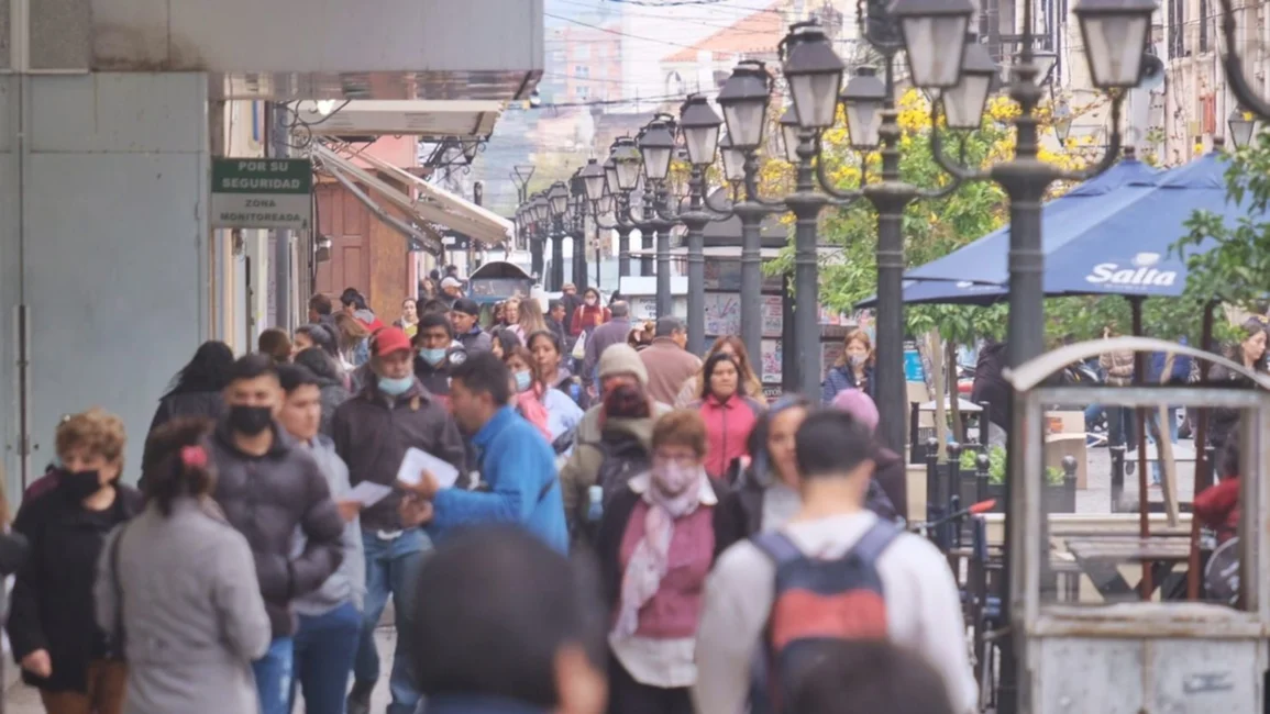 VIDEO Pese al feriado decretado por el Presidente, el comercio funciona con normalidad 