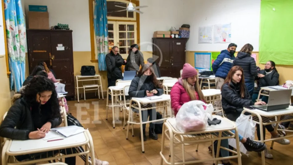 Más de 15 mil jóvenes y adultos quieren terminar la primaria o secundaria 